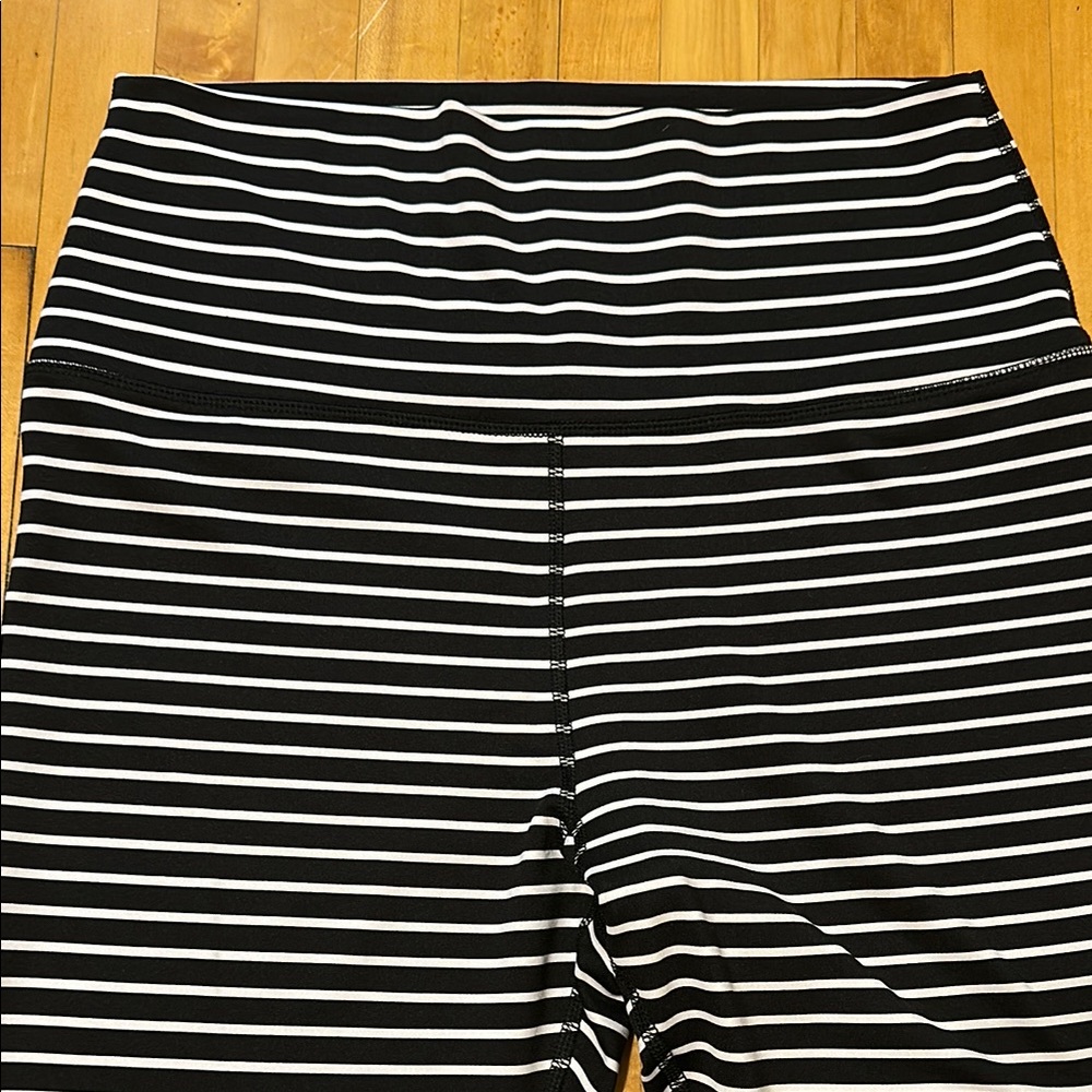 Scorpio Sol Black and White Leggings | M - Picture 4 of 4